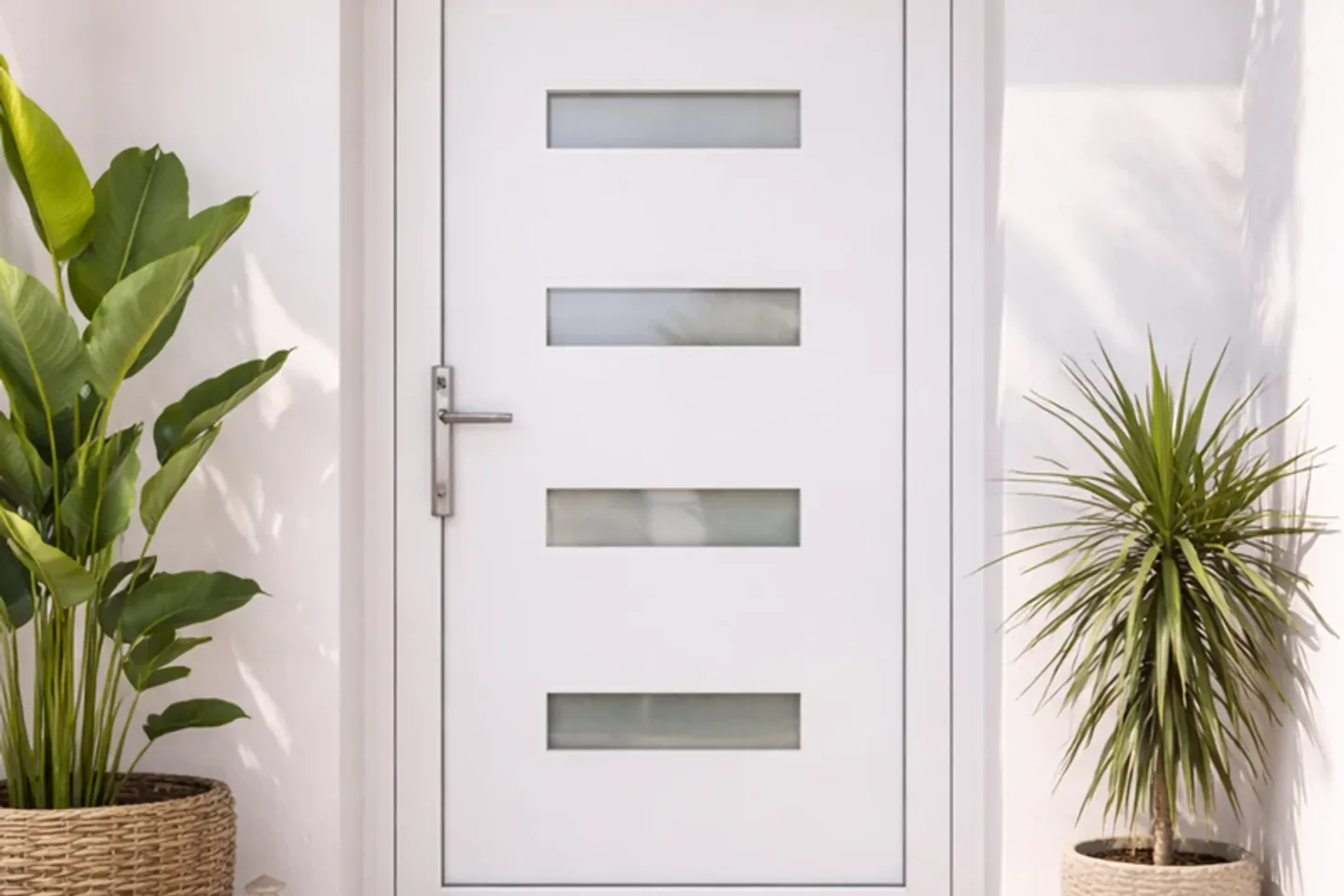 Made-to-measure aluminium and glass door system